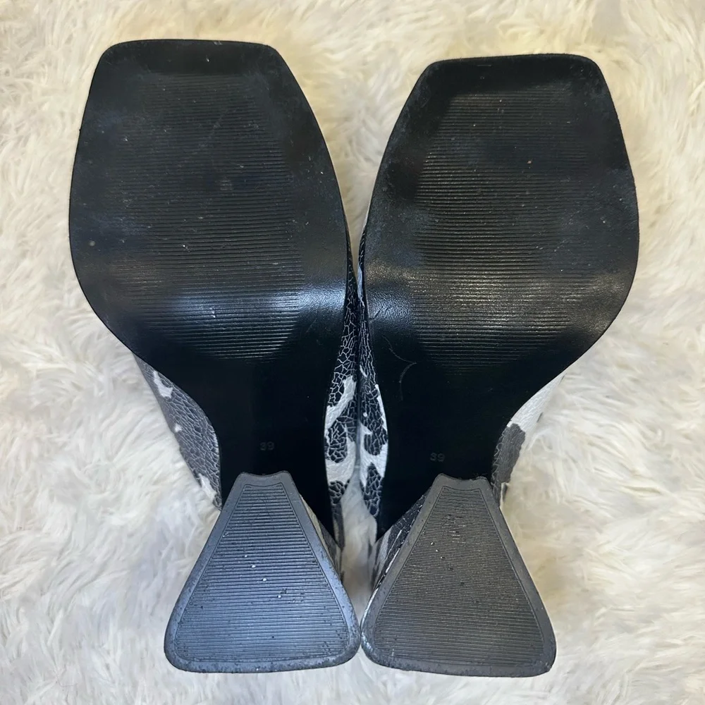 BE DII Blue & White Floral Print Mules - Picture 9 of 11